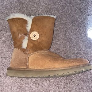 UGG Bailey Button II in color Chestnut